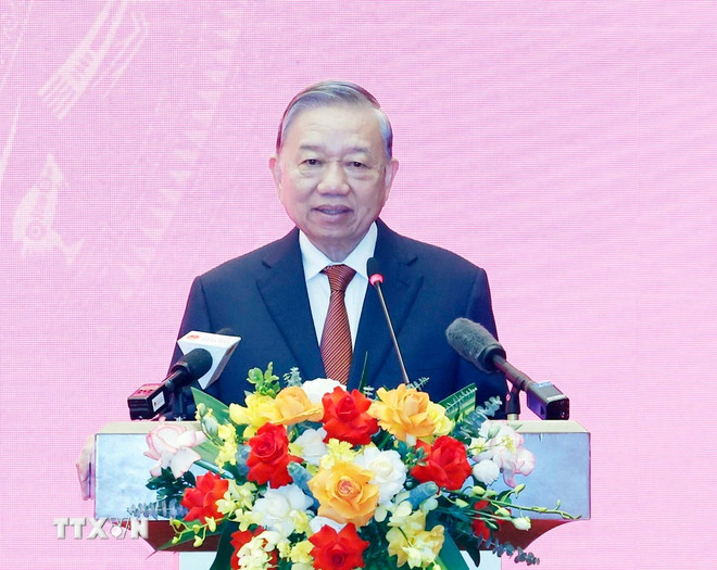 Tổng Bí thư trao quyết định chỉ định Phó Bí thư thường trực Đảng ủy Quốc hội -0