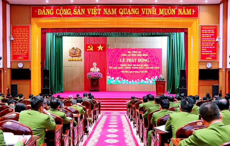 Đồng chí Thiếu tướng Nguyễn Hữu Mạnh, Ủy viên Ban Thường vụ Tỉnh ủy, Bí thư Đảng ủy, Giám đốc Công an tỉnh phát động phong trào thi đua “Ba nhất” trong lực lượng Công an tỉnh. -0