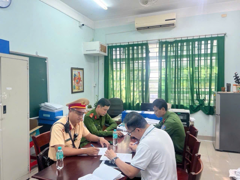 ពិនិត្យចំណតរថយន្ត ដើម្បីធានាថាសិស្សដឹងអំពីច្បាប់ -0