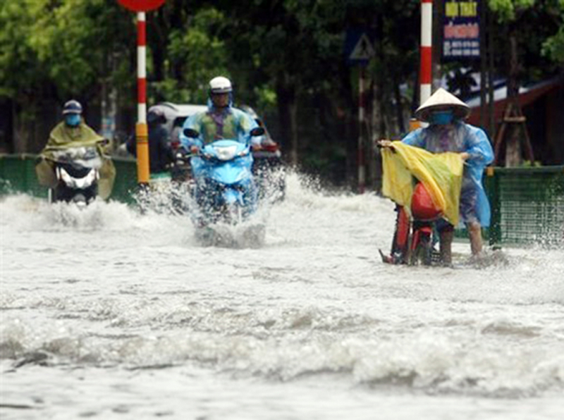 Miền Trung vẫn mưa tầm tã, Bắc Bộ vùng núi rét đậm -0
