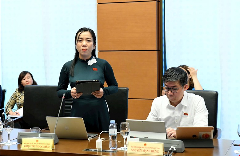 Đại biểu Quốc hội thảo luận sôi nổi, góp ý đa dạng vấn đề vào Văn kiện Đại hội Đảng XIV -0