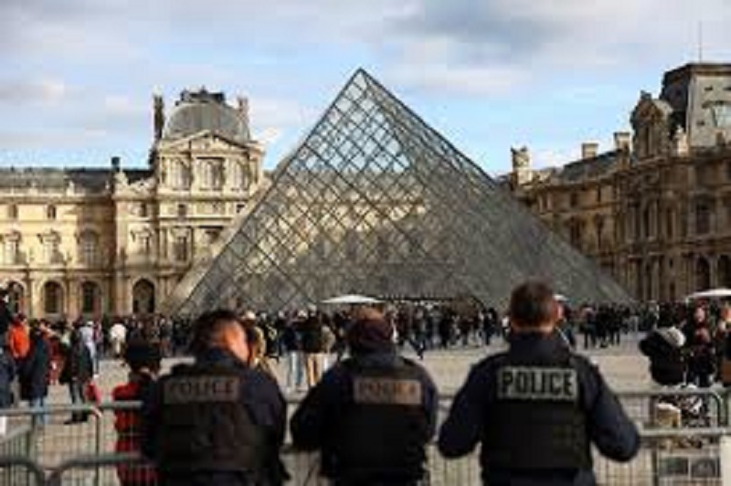Bắt giữ thủ phạm  vụ trộm tại Bảo tàng Louvre  -0