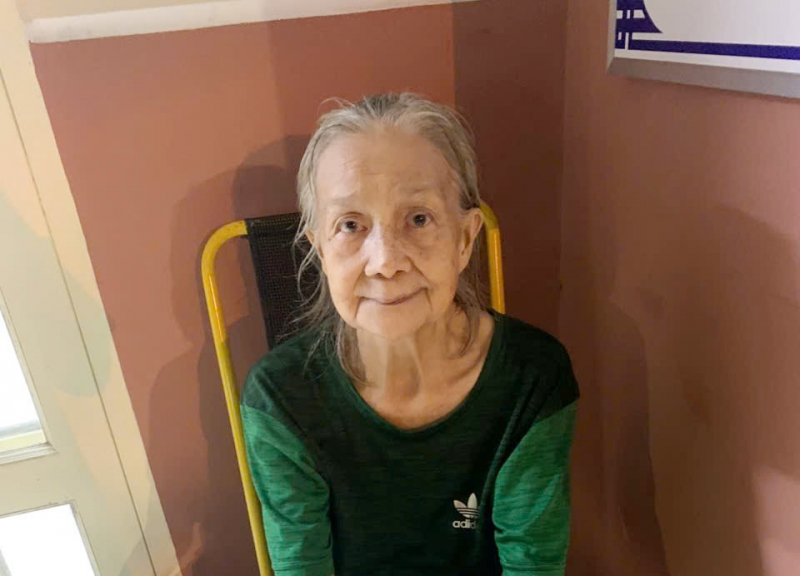 Can Tho ward police looking for lost elderly woman's relatives -0
