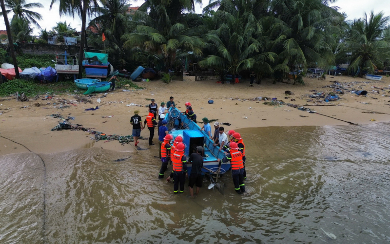 Công an xã, phường ven biển Khánh Hòa, Đắk Lắk giúp dân “đón bão” Kalmaegi với tâm thế sẵn sàng -0