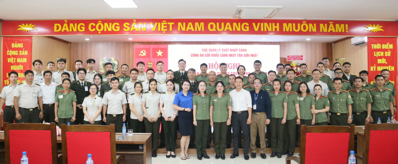 Nâng cao văn hóa ứng xử cho CBCS Công an cửa khẩu và lực lượng An ninh hàng không  -1