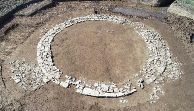 Phát hiện gò mộ bí hiểm thời La Mã cổ đại -0