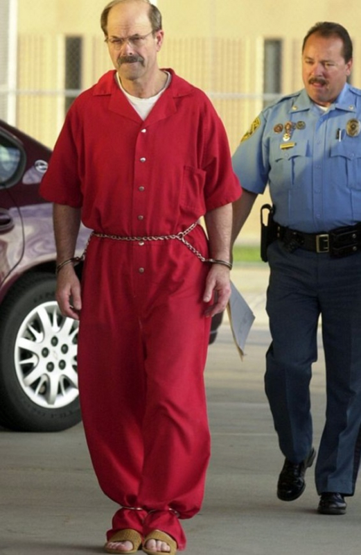 Kẻ sát nhân hàng loạt thách thức nước Mỹ -0