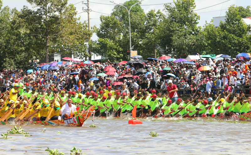 कैन थो शहर में न्गो बोट रेस का कुल पुरस्कार मूल्य 1.4 बिलियन VND -1 से अधिक है