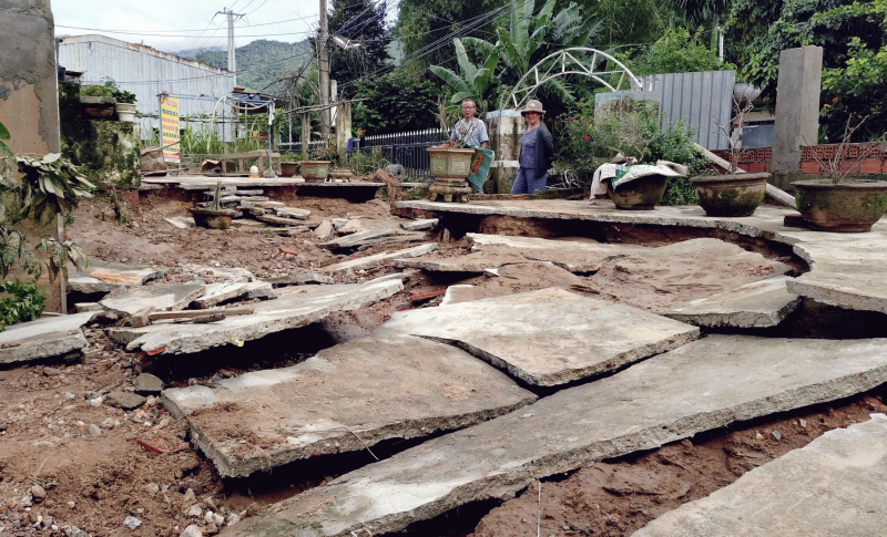 Khẩn trương khắc phục hậu quả mưa lũ, sẵn sàng ứng phó với cơn bão gần biển Đông -0