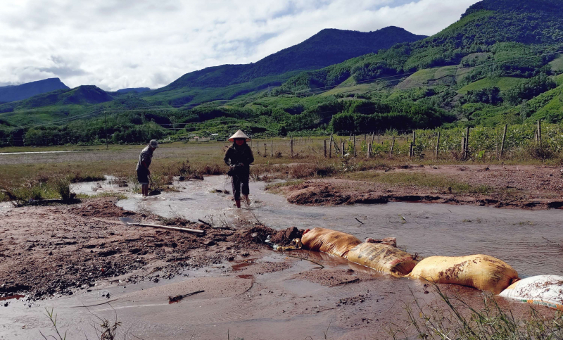 Khẩn trương khắc phục hậu quả mưa lũ, sẵn sàng ứng phó với cơn bão gần biển Đông -0
