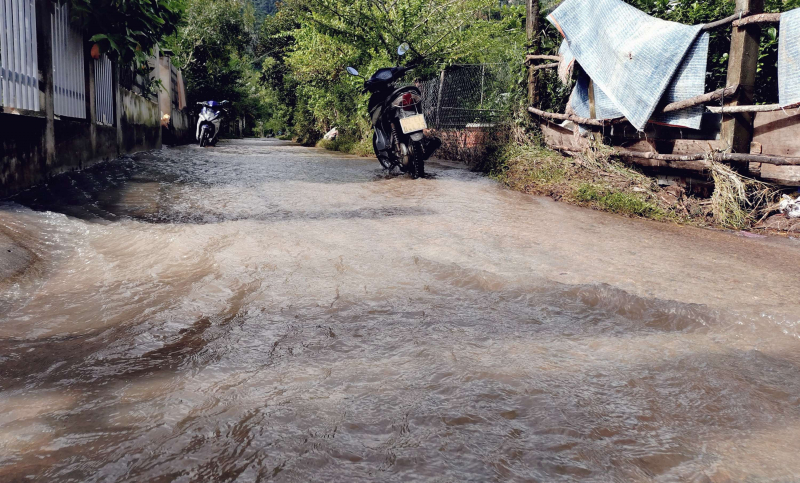 Khẩn trương khắc phục hậu quả mưa lũ, sẵn sàng ứng phó với cơn bão gần biển Đông -0