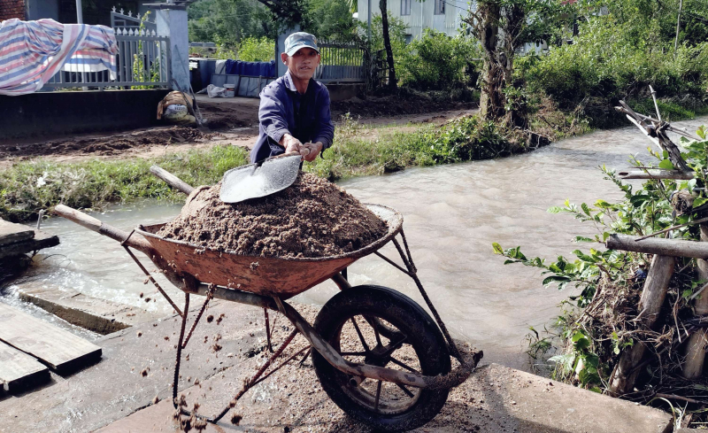 Khẩn trương khắc phục hậu quả mưa lũ, sẵn sàng ứng phó với cơn bão gần biển Đông -0