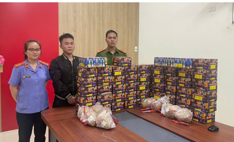 Bắt giữ đối tượng mang tiền án ma túy vẫn buôn bán hơn 1 tạ pháo nổ -0