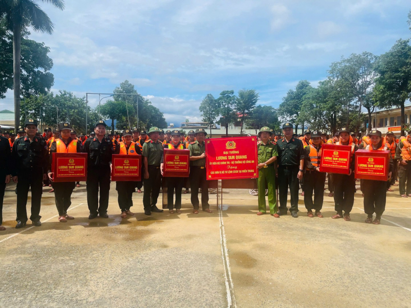 Lực lượng Cảnh sát cơ động khu vực miền Trung sẵn sàng ứng phó với bão số 13 -0