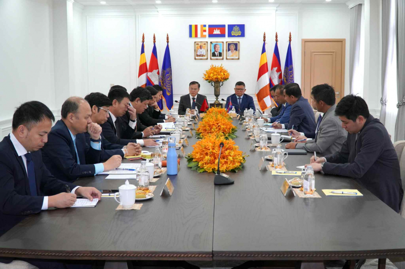 Deputy Minister Nguyen Van Long visits Cambodian National Information Technology Center -0