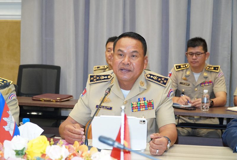 Deputy Minister Nguyen Van Long has talks with Cambodian National Police Chief -0
