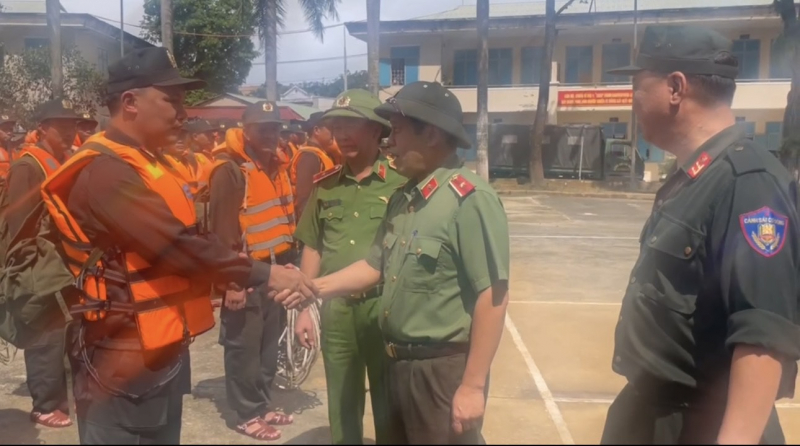 Lực lượng Cảnh sát cơ động khu vực miền Trung sẵn sàng ứng phó với bão số 13 -1