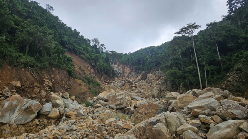 Yêu cầu tháo cạn nước các hồ dự án trên núi ở Tuy Phong -0