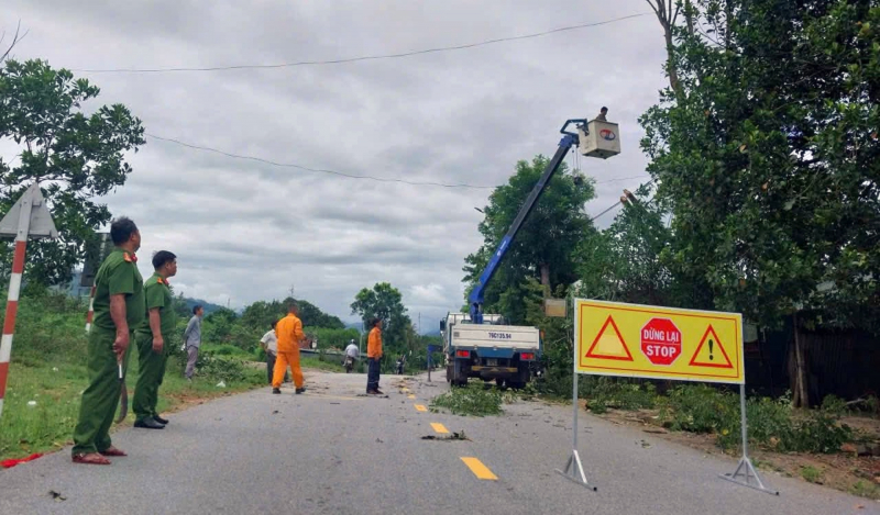 Khẩn trương giúp người dân ứng phó bão số 13 -0