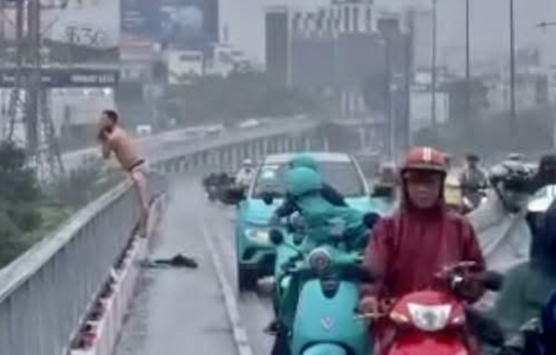 Phát hiện thi thể nghi là tài xế taxi công nghệ rơi cầu Sài Gòn mất tích -0