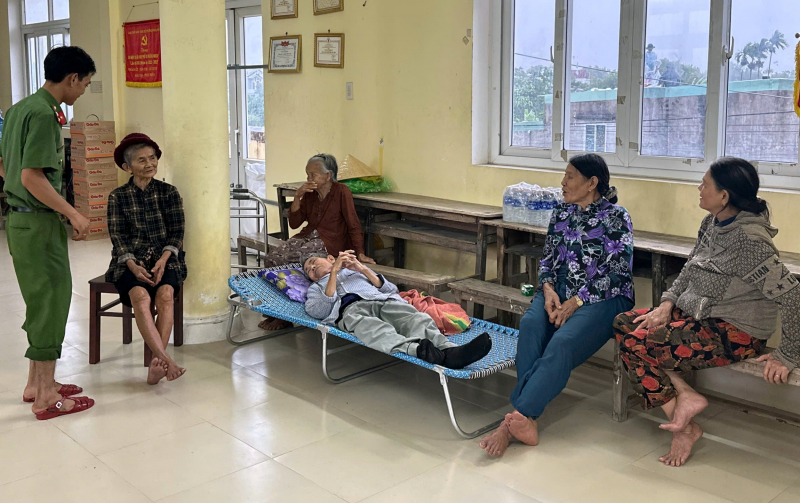 Bão số 13 tăng lên cấp 15, các tỉnh Nam Trung bộ khẩn cấp ứng phó -0