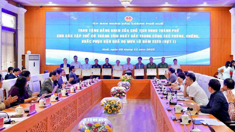 Viettel kích hoạt toàn mạng lưới ứng phó bão số 13, bảo đảm thông tin thông suốt -0