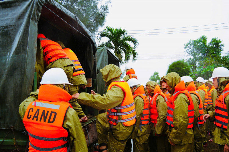 Bão số 13 tăng lên cấp 15, các tỉnh Nam Trung bộ khẩn cấp ứng phó -0