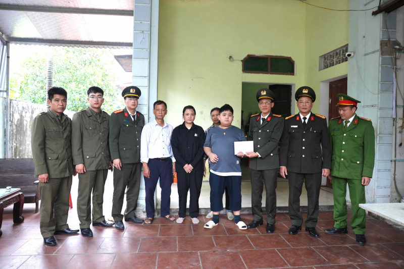 Bộ Công an: Hỗ trợ gia đình Tổ phó Tổ bảo vệ an ninh, trật tự bị tử vong khi làm nhiệm vụ phòng chống bão, lũ -0