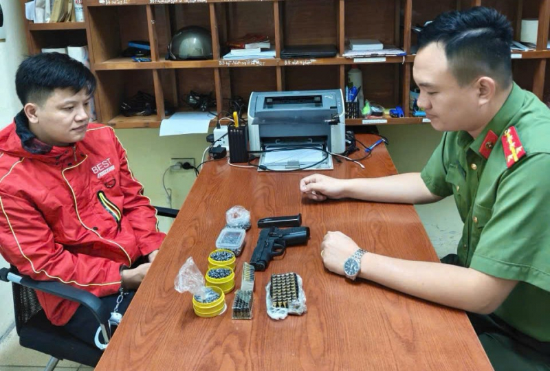 Rao bán vũ khí quân dụng trên mạng, 1 đối tượng bị khởi tố -0