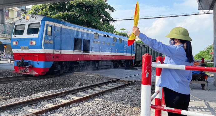 Siết chặt tiêu chuẩn, quy định nhân viên đường sắt: Bảo đảm mỗi chuyến tàu an toàn từ gốc -0