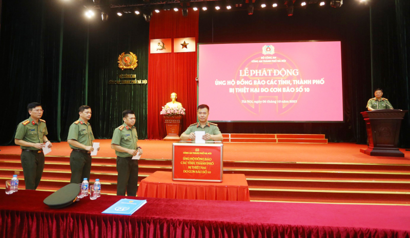 Công an TP Hà Nội chung tay hướng về đồng bào vùng lũ -0