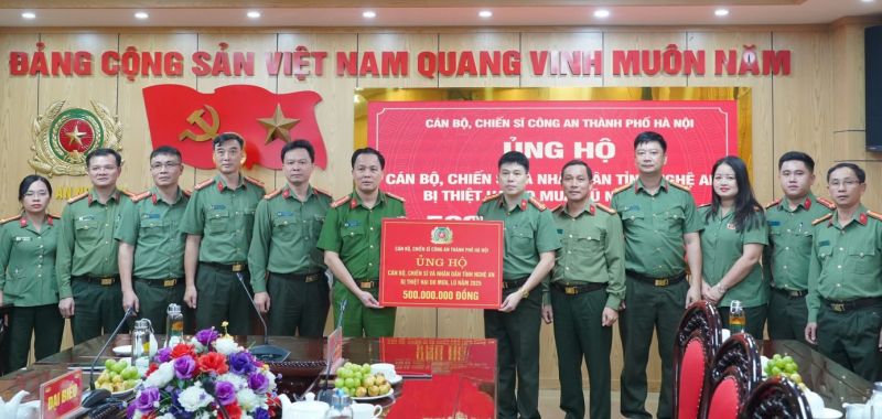 Công an TP Hà Nội chung tay hướng về đồng bào vùng lũ -0