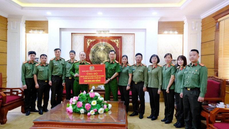 Công an TP Hà Nội chung tay hướng về đồng bào vùng lũ -1