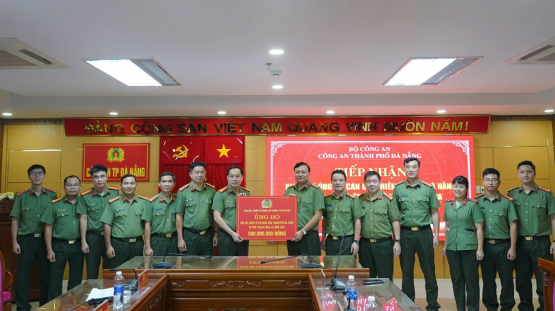 Công an TP Hà Nội chung tay hướng về đồng bào vùng lũ -1