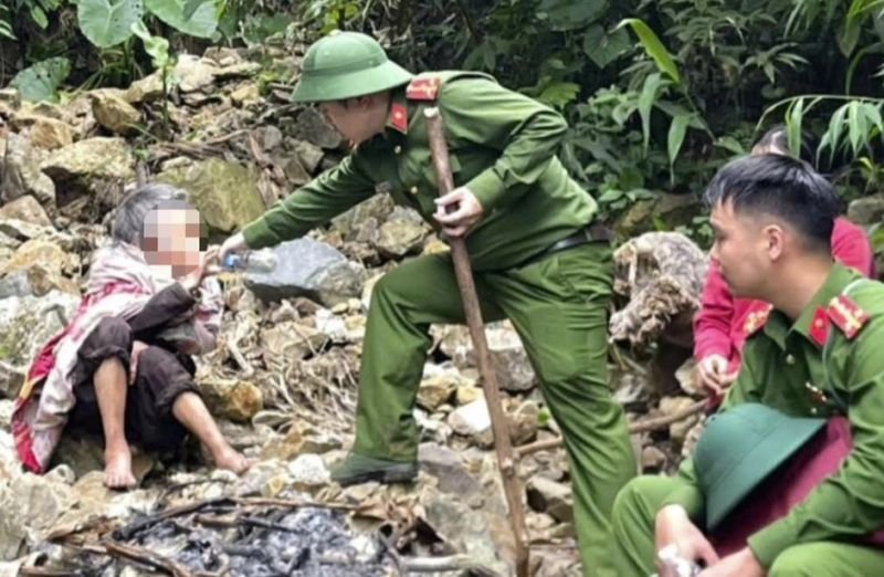 Công an xã kịp thời tìm thấy cụ bà 86 tuổi đi lạc 3 ngày trong rừng sâu -0