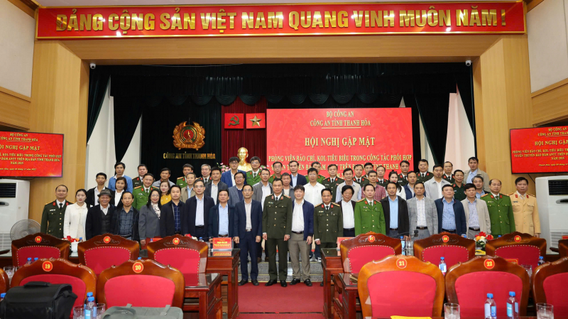 Lan toả hơn nữa thông tin tích cực trên không gian mạng -0