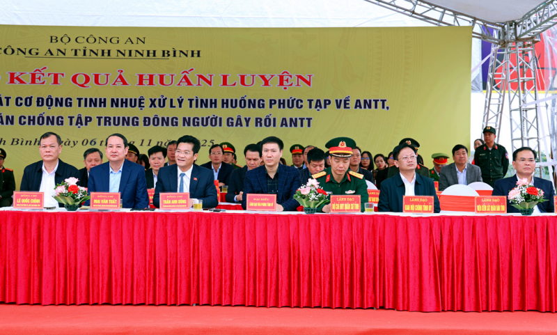 Mãn nhãn màn biểu diễn khí công, võ thuật của CSCĐ tinh nhuệ Công an Ninh Bình -0