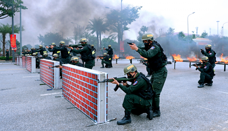 Mãn nhãn màn biểu diễn khí công, võ thuật của CSCĐ tinh nhuệ Công an Ninh Bình -1