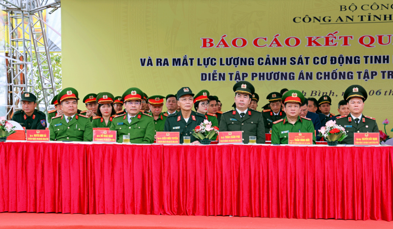 Mãn nhãn màn biểu diễn khí công, võ thuật của CSCĐ tinh nhuệ Công an Ninh Bình -1