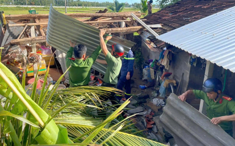 Công an tỉnh Gia Lai khắc phục hậu quả sau bão số 13 -0