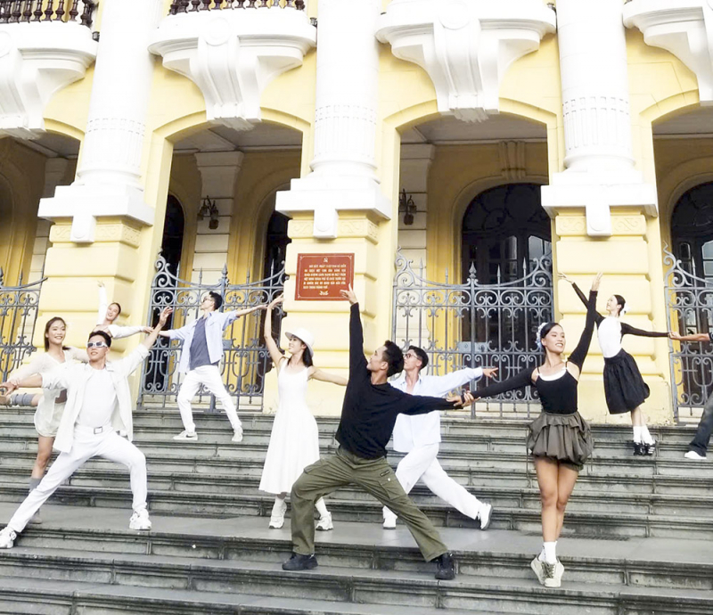 hình -nh trong vu di-u tay trong tay 2025.jpg -0