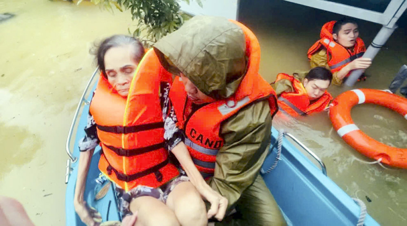 Sắc xanh hy vọng giữa cơn lũ dữ -1