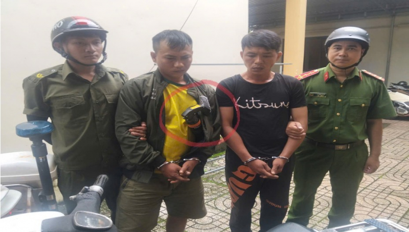 Bắt 2 đối tượng có tiền án mang bình xịt hơi cay đi trộm cắp -0