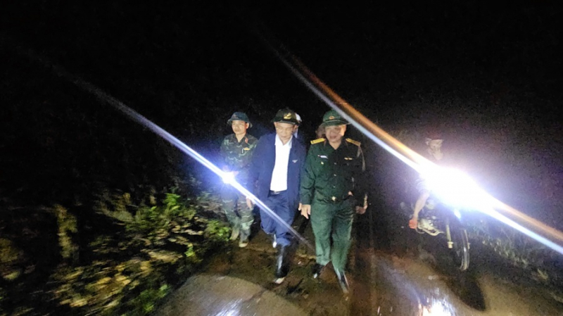 1,7 millioner kubikkmeter innsjø i fare for demningsbrudd, akutt evakuering av mennesker om natten -0