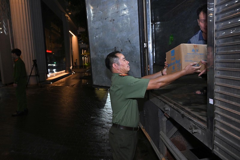 Bộ Công an khẩn trương vận chuyển hàng cứu trợ nhân dân vùng lũ -1