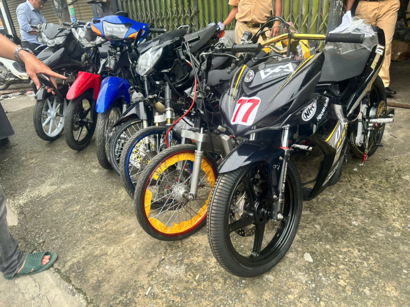 TP Hồ Chí Minh: Đột kích “lò độ xe”, nhiều xe không rõ nguồn gốc bị tạm giữ -0