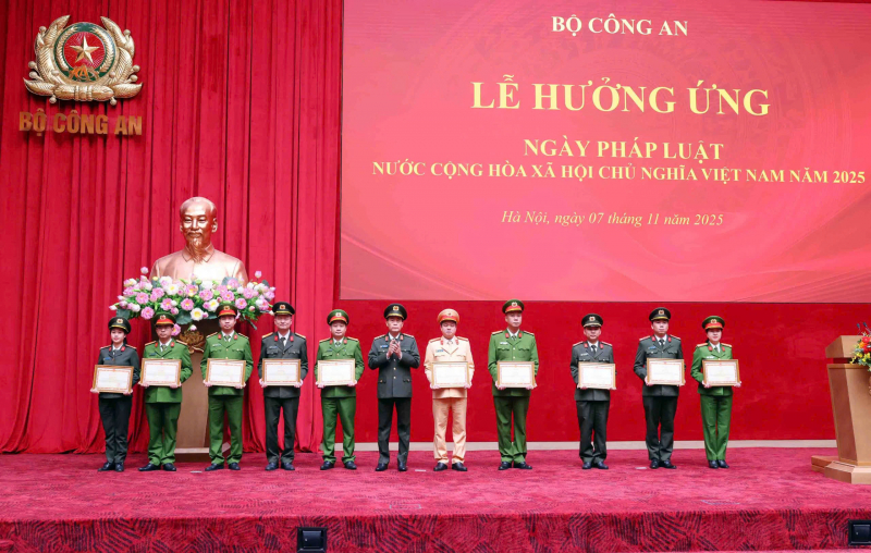 Bộ Công an tổ chức lễ hưởng ứng Ngày Pháp luật Việt Nam năm 2025 -0