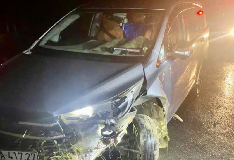 Bị truy đuổi, nhóm trộm chó bỏ ô tô cùng nhiều dụng cụ để thoát thân -2