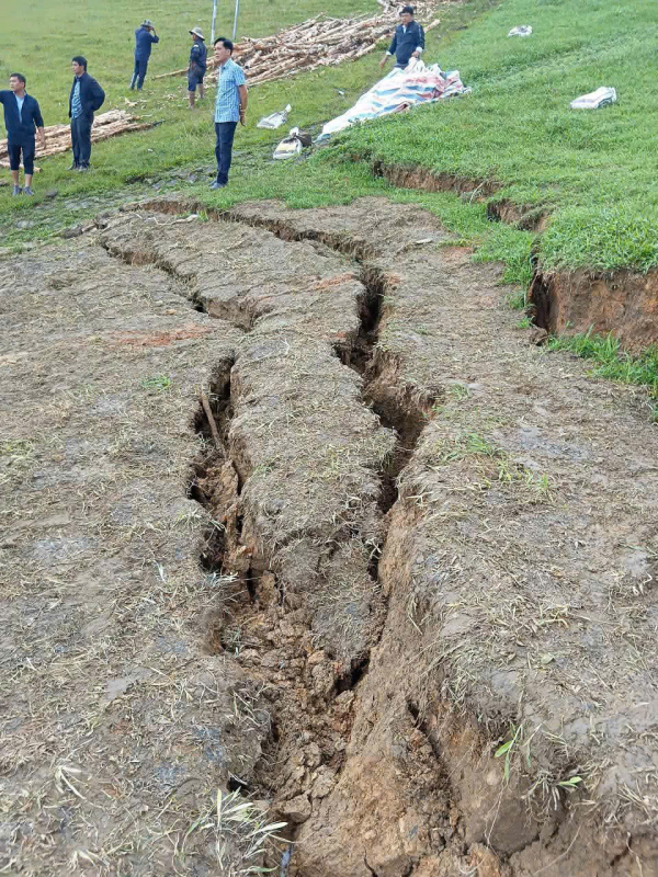 Maßnahmen zum Schutz des 1,7 Millionen Kubikmeter großen Sees vor Dammbruch -0