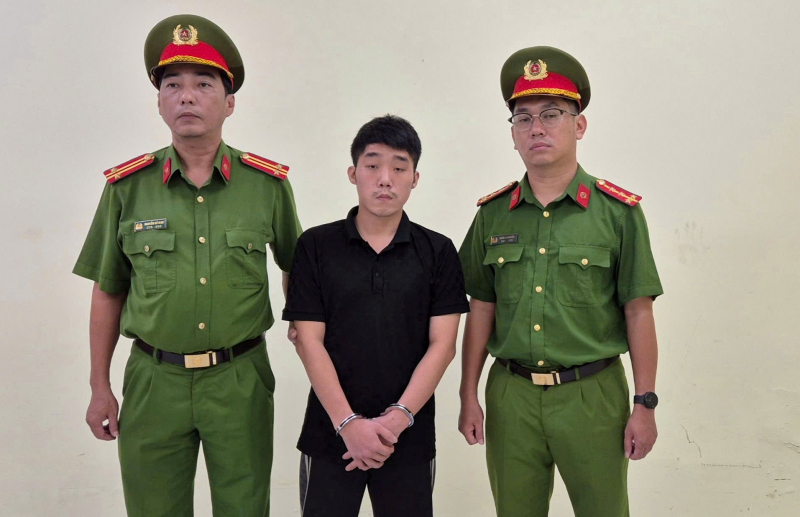 Bắt tạm giam chủ tài khoản TikTok “Dù Bầu Trời” về hành vi lợi dụng các quyền tự do dân chủ -0